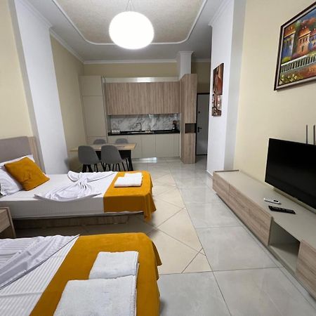 Kevin'S Lungomare Apartment Avlonya Dış mekan fotoğraf