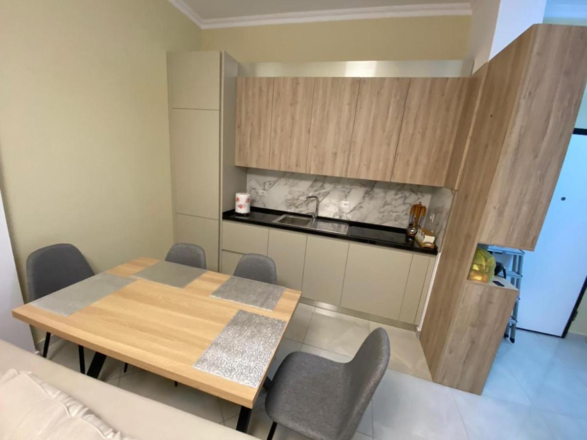 Kevin'S Lungomare Apartment Avlonya Dış mekan fotoğraf