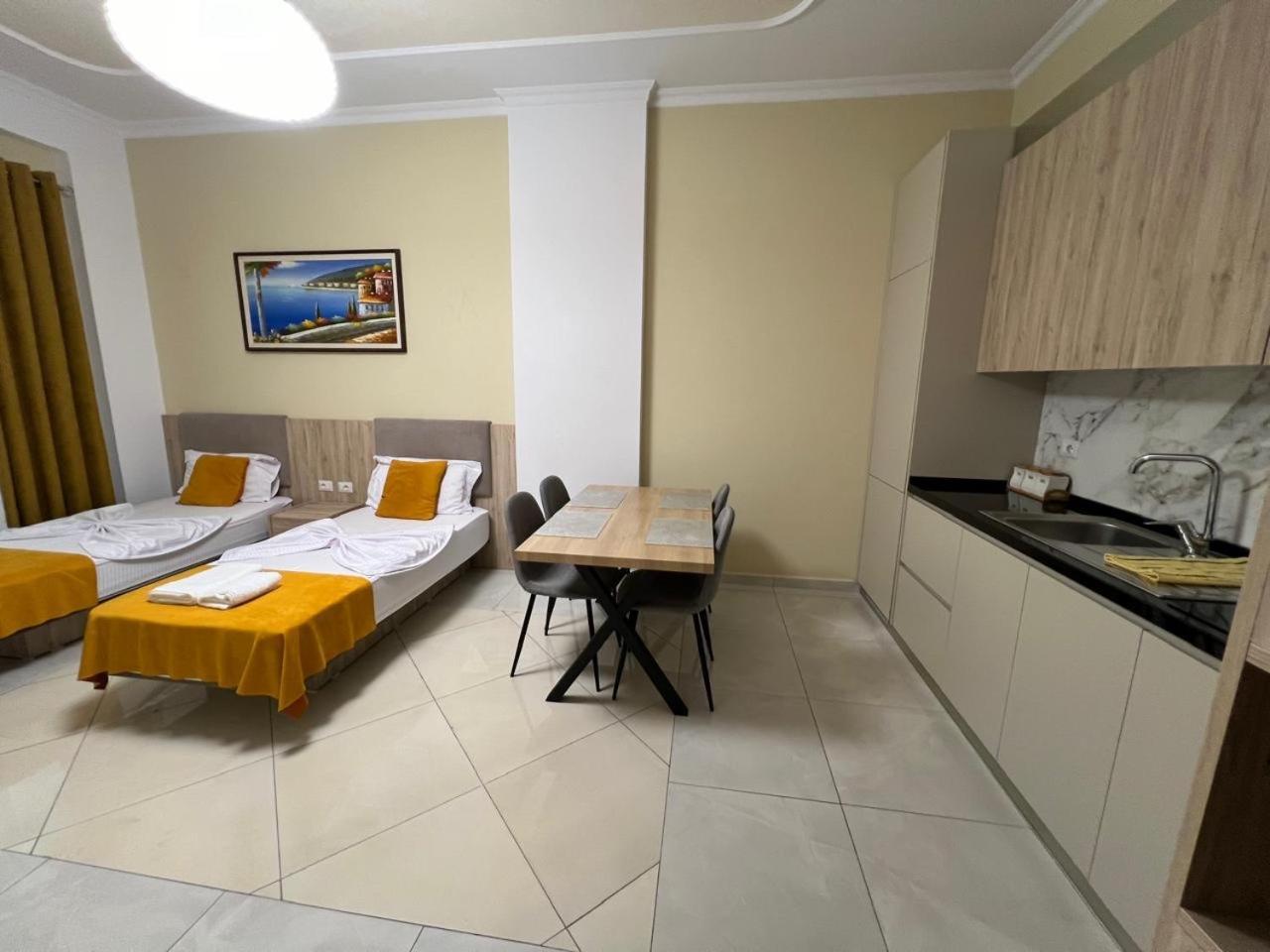 Kevin'S Lungomare Apartment Avlonya Dış mekan fotoğraf